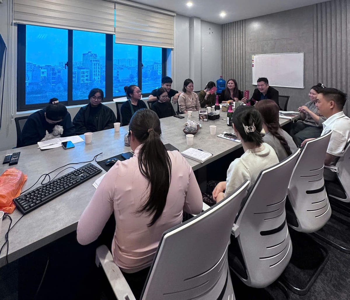 Hoàng Triều tổ chức họp khai xuân 25/02/2026: Chuẩn hóa hệ thống, nâng cao nội lực cho giai đoạn tăng trưởng mới
